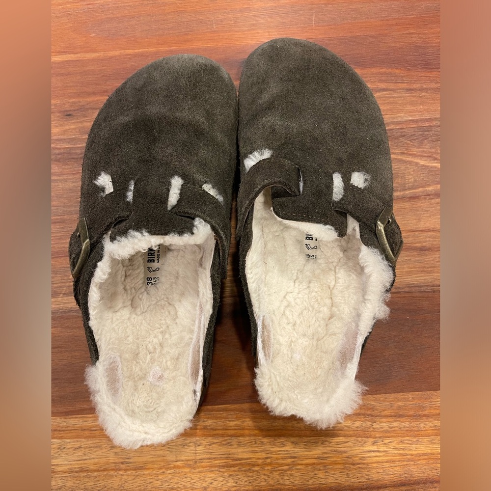 Birkenstock Boston Shearling suede leather clog in mocha. Size 38.